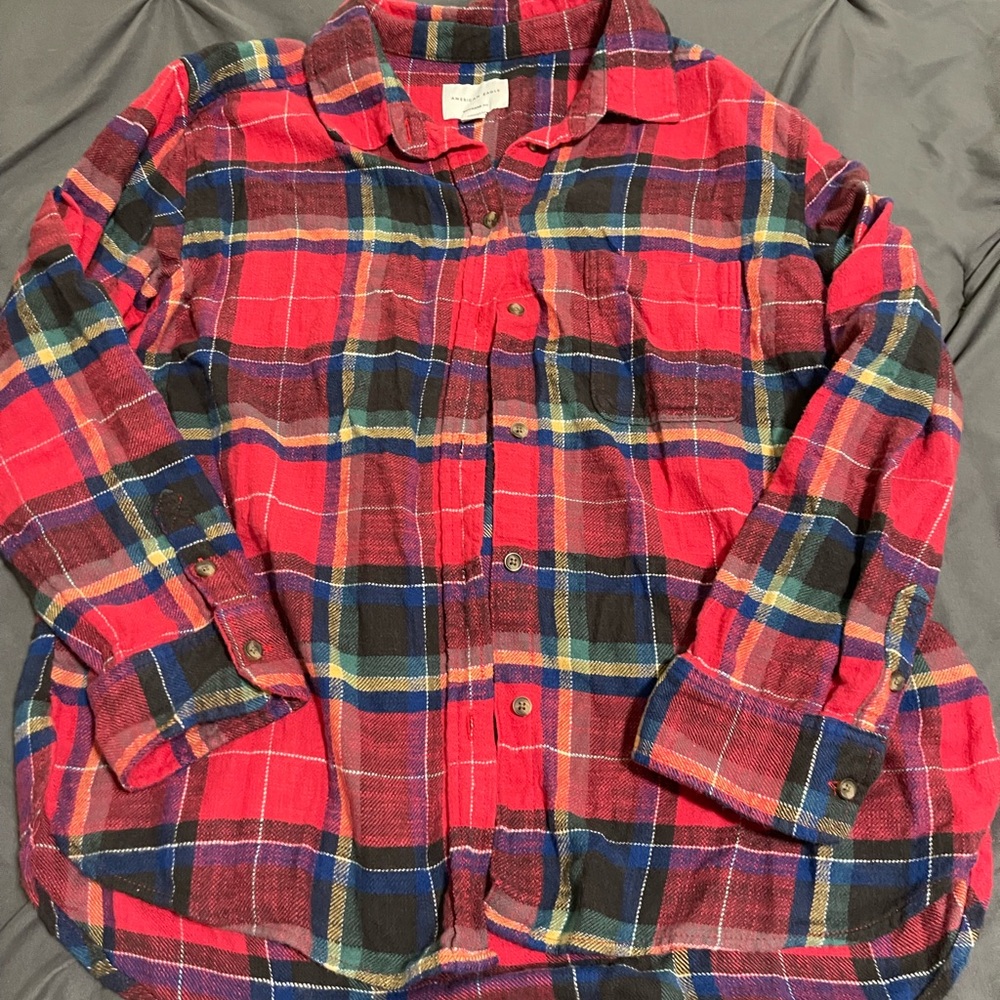 American Eagle Red Plaid Button-Up flannel Shirt medium worn once